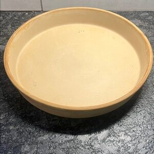 11” Round Stone Baking Dish. Used only a few times. Exc condition